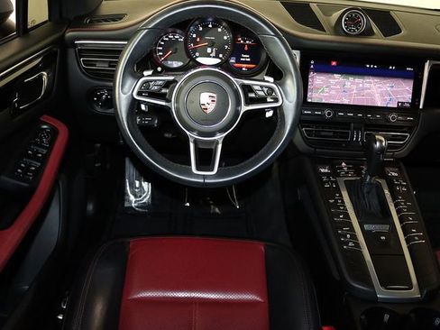 Used 2020 Porsche Macan AWD/4WD image 3