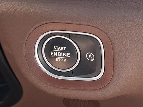 Certified 2025 Mercedes-Benz GLS 450 4MATIC image 25