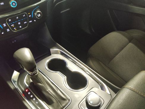 Used 2021 Chevrolet Traverse LT FWD image 26