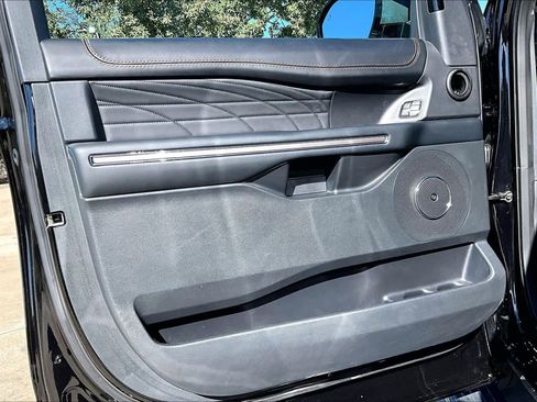 Certified 2023 Ford Expedition Platinum image 21