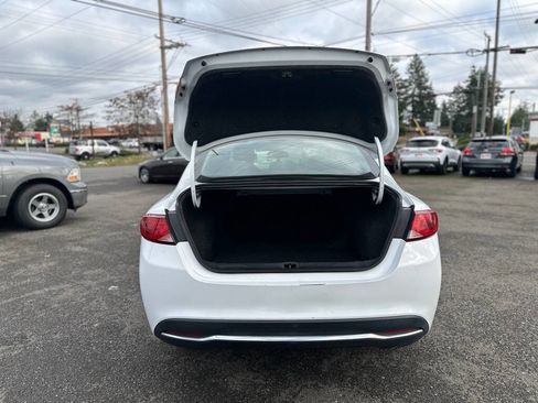 Used 2015 Chrysler 200 Limited image 8