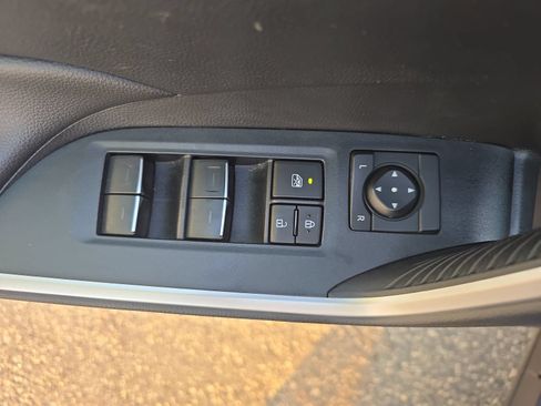 Used 2024 Toyota RAV4 XLE FWD image 27