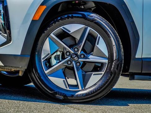 Certified 2025 Hyundai Tucson SEL FWD image 3