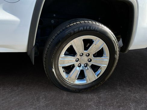 Used 2018 GMC Sierra 1500 SLT w/ Enhanced Driver Alert Package image 9