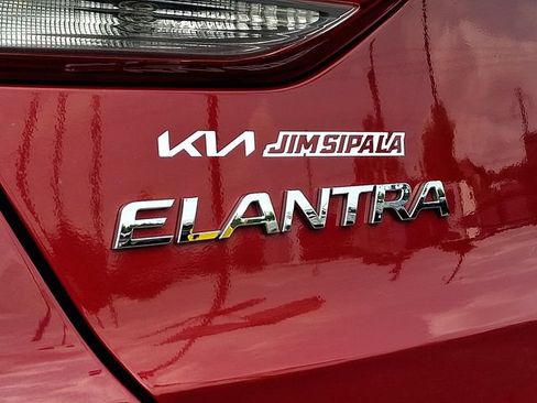 Used 2017 Hyundai Elantra Limited FWD image 29