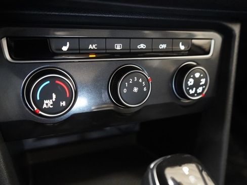 Used 2024 Volkswagen Tiguan SE AWD/4WD image 38