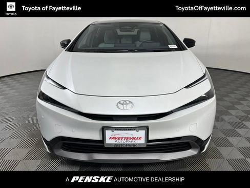 Used 2024 Toyota Prius XLE FWD image 7