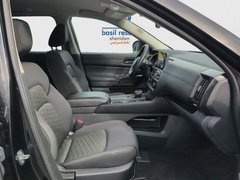 Used 2024 Nissan Pathfinder S image 18