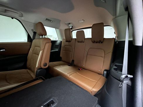 New 2026 Nissan Pathfinder Platinum AWD/4WD image 12