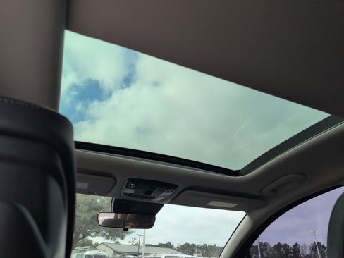 Used 2025 Kia Sportage EX w/ Premium Package image 32