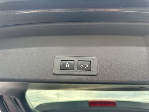 Used 2022 Subaru Ascent Limited image 32