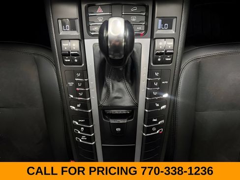 Used 2020 Porsche Macan AWD/4WD image 24