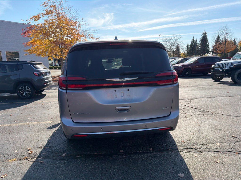 Used 2021 Chrysler Pacifica Touring-L AWD/4WD image 4