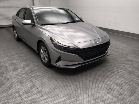 Used 2022 Hyundai Elantra SE FWD image 13