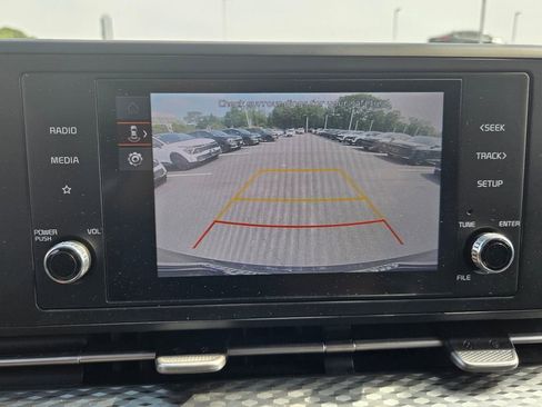 Used 2023 Kia Carnival LX FWD image 20