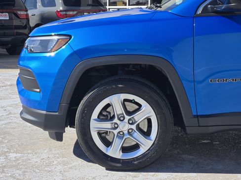 Used 2023 Jeep Compass Sport image 9