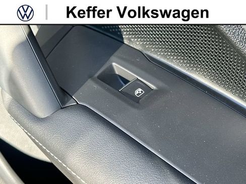 New 2026 Volkswagen Tiguan SE R-Line FWD image 34