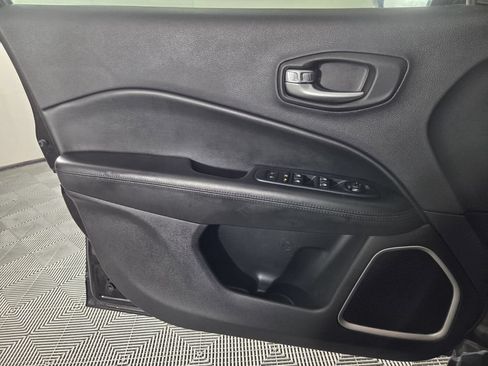 Used 2020 Jeep Compass Latitude FWD image 20