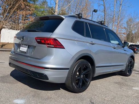 Used 2023 Volkswagen Tiguan SE R-Line image 4