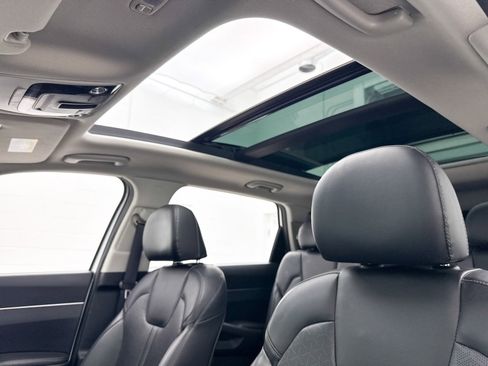 Used 2022 Kia Sorento S w/ Panoramic Sunroof Package image 3