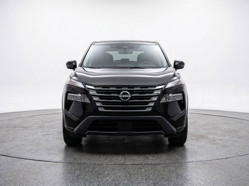 Used 2025 Nissan Rogue SV FWD image 2