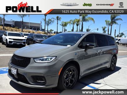 Certified 2023 Chrysler Pacifica Limited w/ S Appearance Package