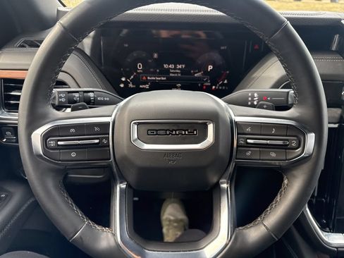 Used 2025 GMC Yukon Denali AWD/4WD image 29