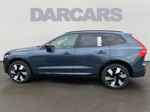 Used 2024 Volvo XC60 T8 Plus w/ Climate Package AWD/4WD image 4