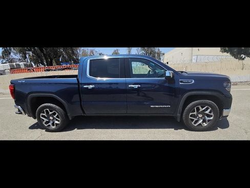 Used 2022 GMC Sierra 1500 SLT w/ SLT Convenience Package AWD/4WD image 4