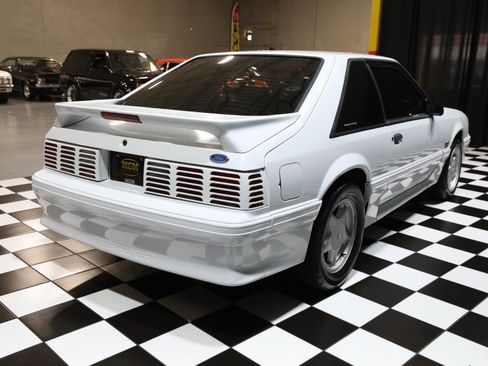 Used 1992 Ford Mustang GT RWD image 19