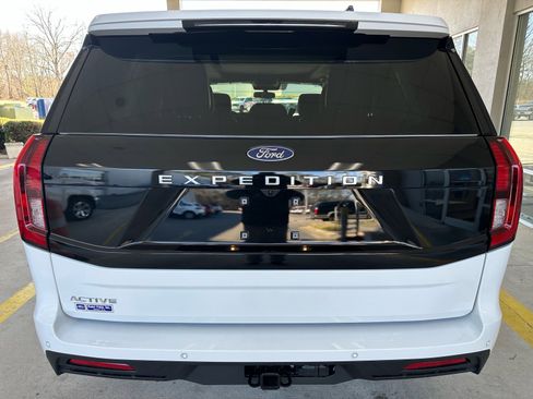New 2026 Ford Expedition Active image 11