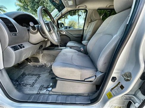 Used 2017 Nissan Frontier SV image 14