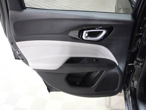 Used 2025 Jeep Compass Limited image 19