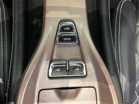 Used 2014 Ferrari California image 24