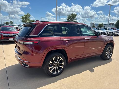 Used 2022 Jeep Grand Cherokee Overland AWD/4WD image 4