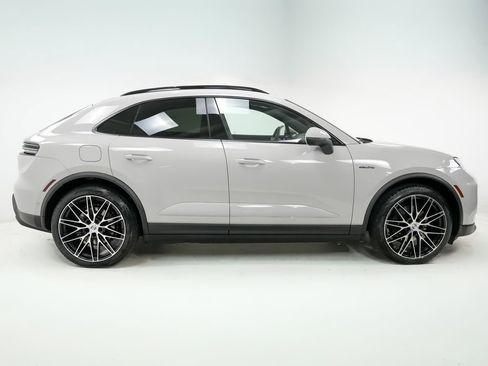 New 2026 Porsche Macan 4 Electric AWD/4WD image 9