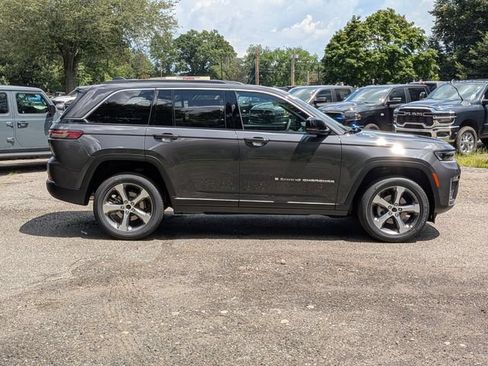 New 2026 Jeep Grand Cherokee Limited w/ Luxury Tech Group II AWD/4WD image 2