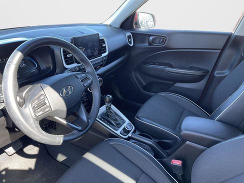 Used 2023 Hyundai Venue Limited FWD image 4