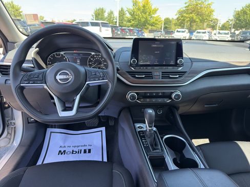 Used 2024 Nissan Altima 2.5 SV image 23