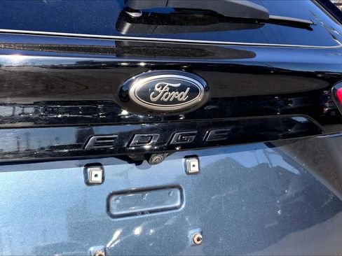 Certified 2024 Ford Edge SE w/ Black Appearance Package image 10