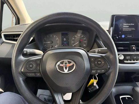 Used 2025 Toyota Corolla LE FWD image 6
