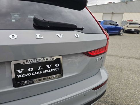 Certified 2025 Volvo V60 B5 Cross Country Plus AWD/4WD image 17