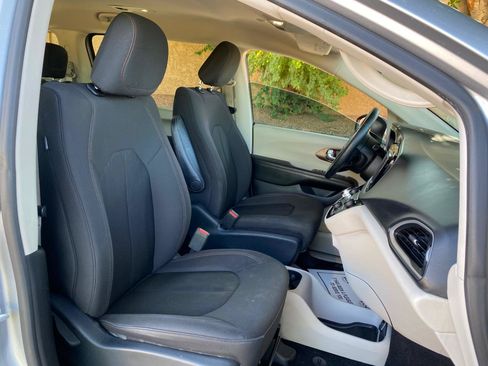 Used 2019 Chrysler Pacifica LX w/ Tire & Wheel Group FWD image 49