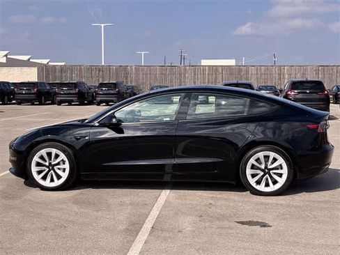 Used 2023 Tesla Model 3 Standard Range image 4