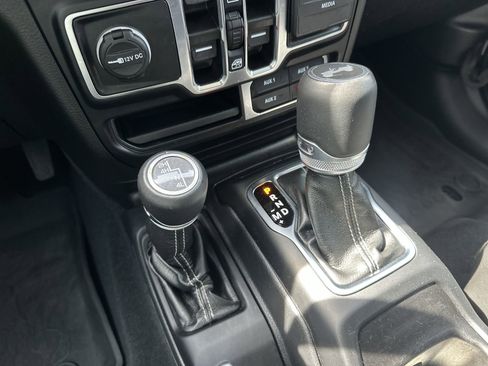 Used 2022 Jeep Wrangler Unlimited Sahara AWD/4WD image 30