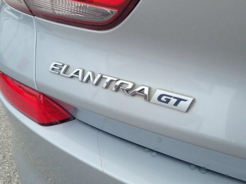 Used 2020 Hyundai Elantra GT FWD image 8