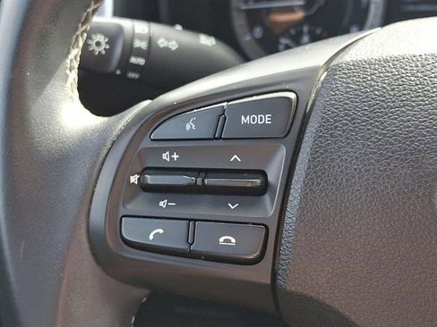 Certified 2022 Hyundai Venue SEL image 17