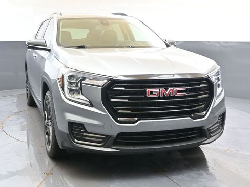 Used 2023 GMC Terrain SLE w/ Driver Convenience Package AWD/4WD image 8