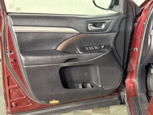 Used 2019 Toyota Highlander XLE AWD/4WD image 10