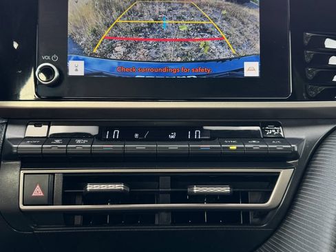 Used 2025 Toyota Camry SE FWD image 17